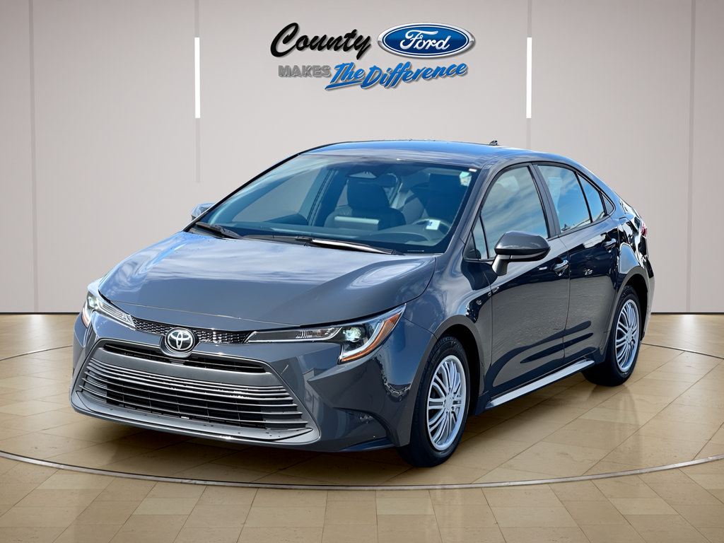 Used 2023 Toyota Corolla LE FWD image 2