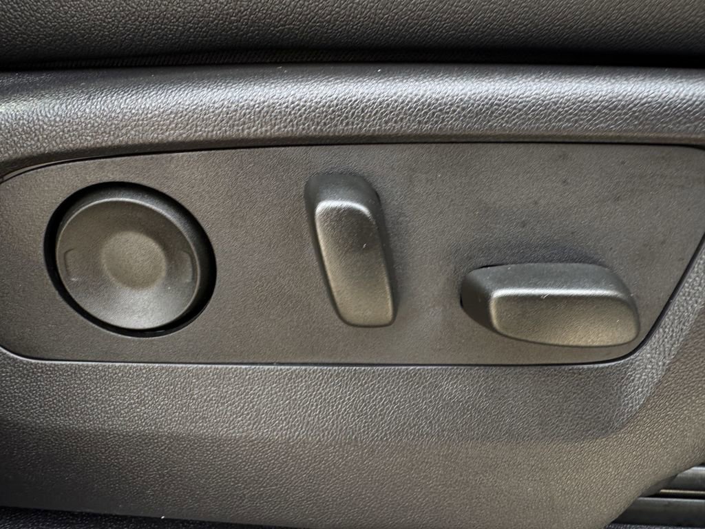 Used 2024 Chevrolet Silverado 2500 ZR2 w/ Technology Package image 29