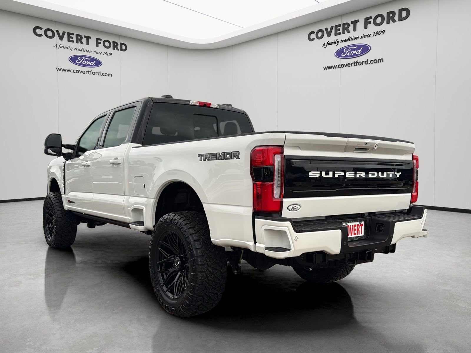 New 2026 Ford F250 Platinum w/ Tremor Off-Road Package AWD/4WD image 3