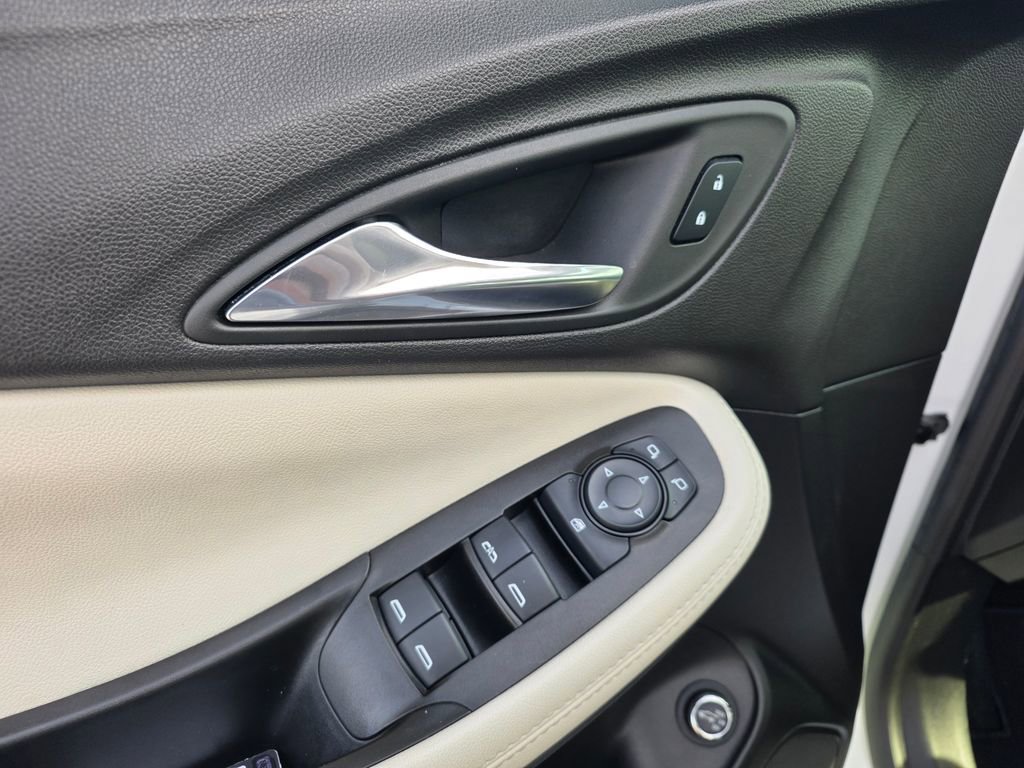 Used 2023 Buick Encore GX Select image 11