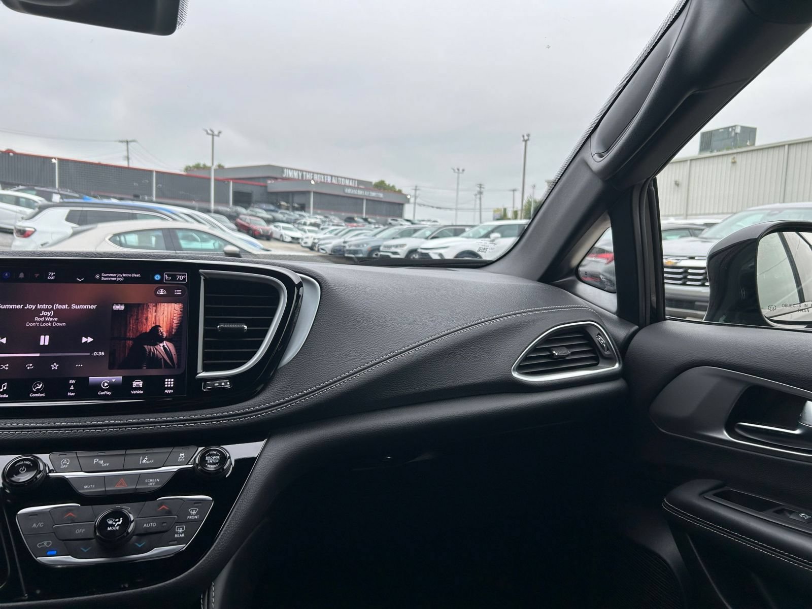Used 2025 Chrysler Pacifica Limited FWD image 29