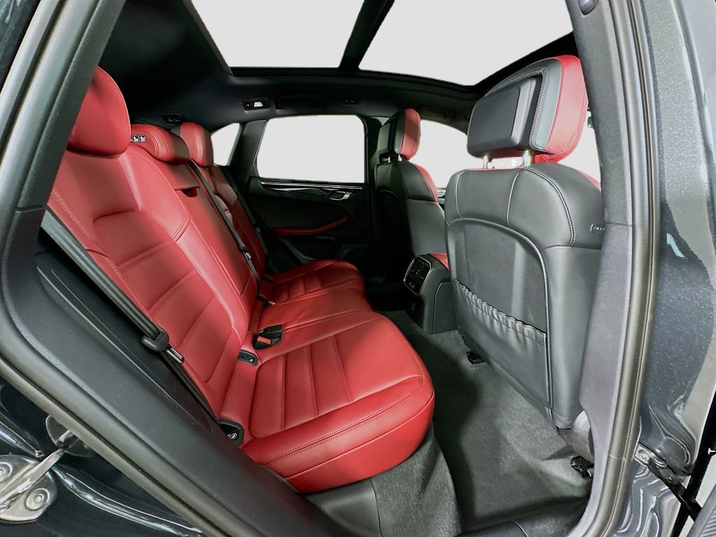 Certified 2026 Porsche Macan AWD/4WD image 31