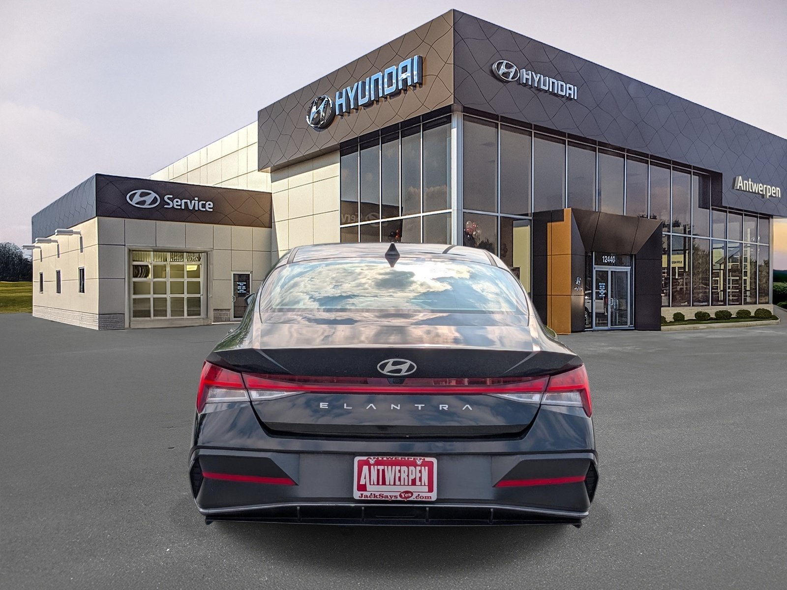 Used 2024 Hyundai Elantra SEL w/ Convenience Package FWD image 4