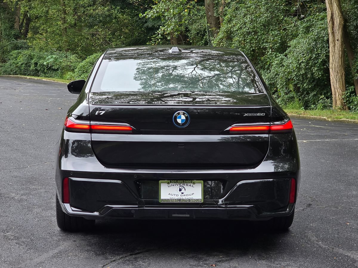 Used 2023 BMW i7 xDrive60 w/ Parking Assistance Package AWD/4WD image 5