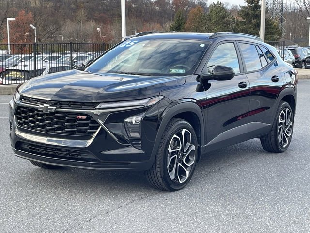 Certified 2025 Chevrolet Trax RS w/ Sunroof Package image 9