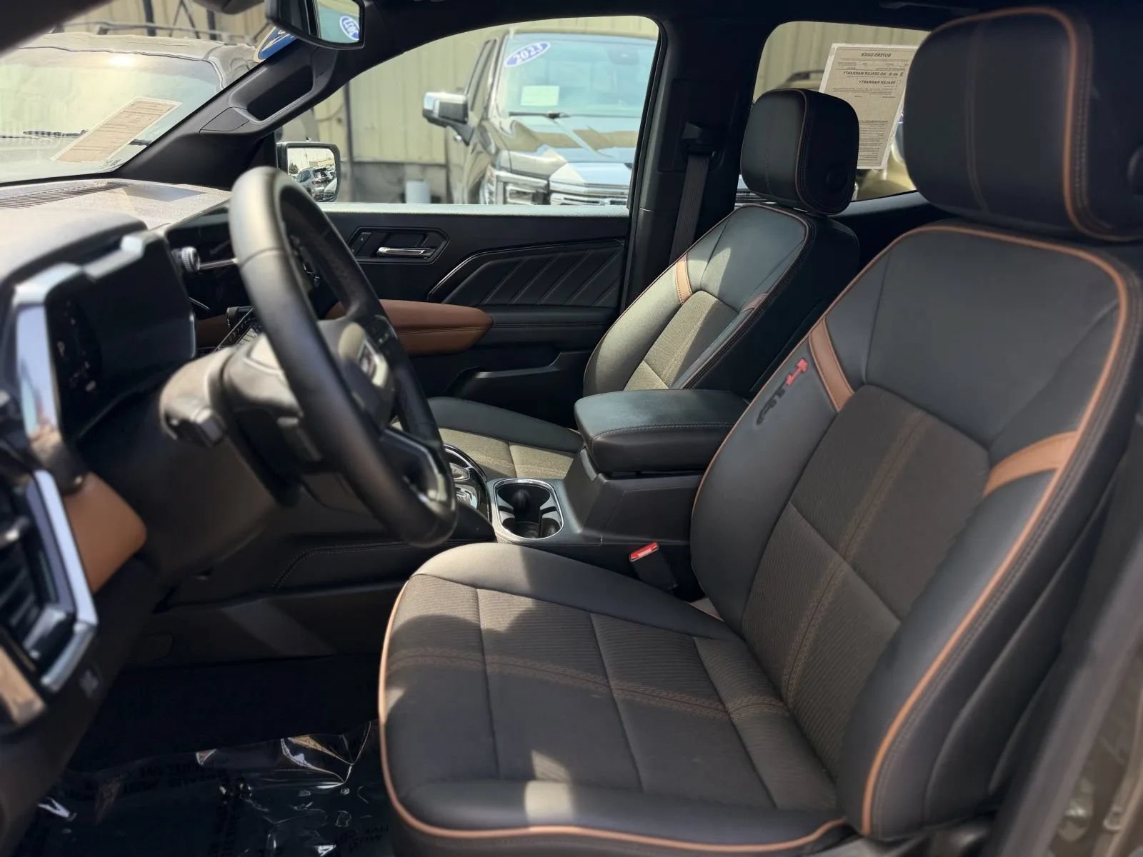 Used 2025 GMC Canyon AT4 AWD/4WD image 15
