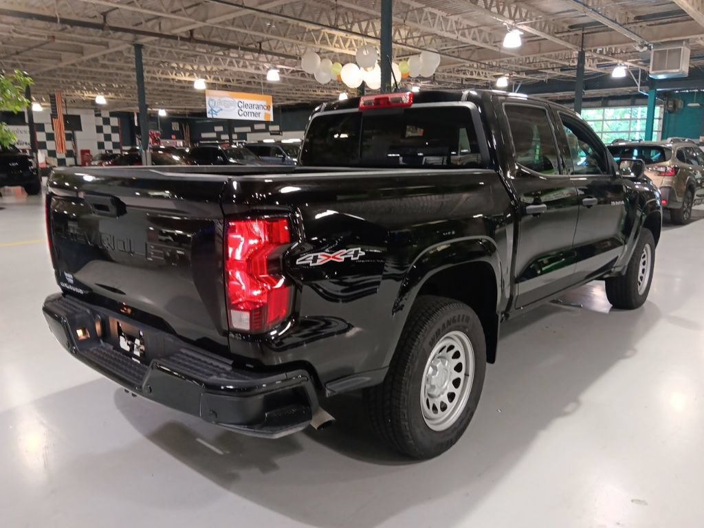 Used 2025 Chevrolet Colorado W/T AWD/4WD image 7