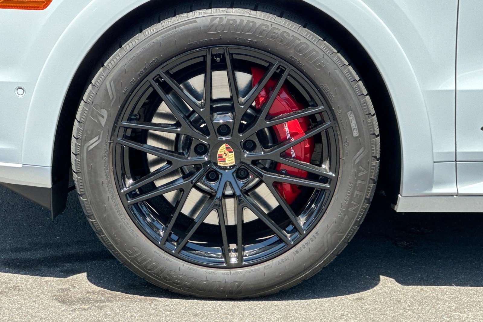 Certified 2025 Porsche Cayenne GTS AWD/4WD image 27