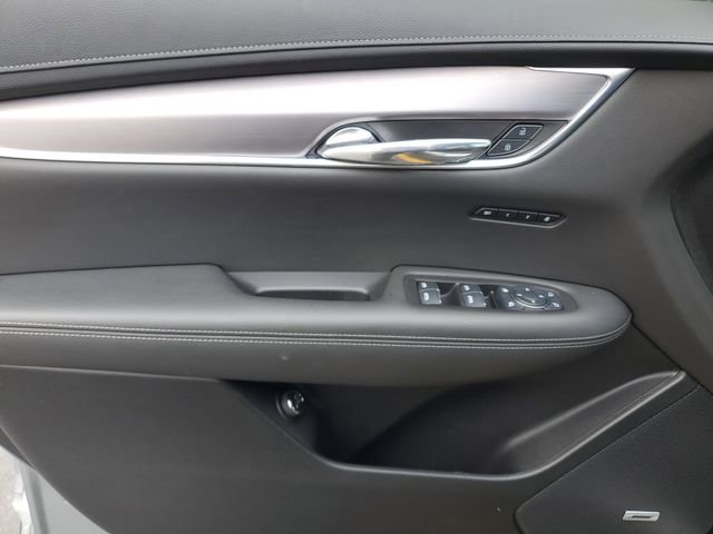 Certified 2025 Cadillac XT6 Luxury image 11