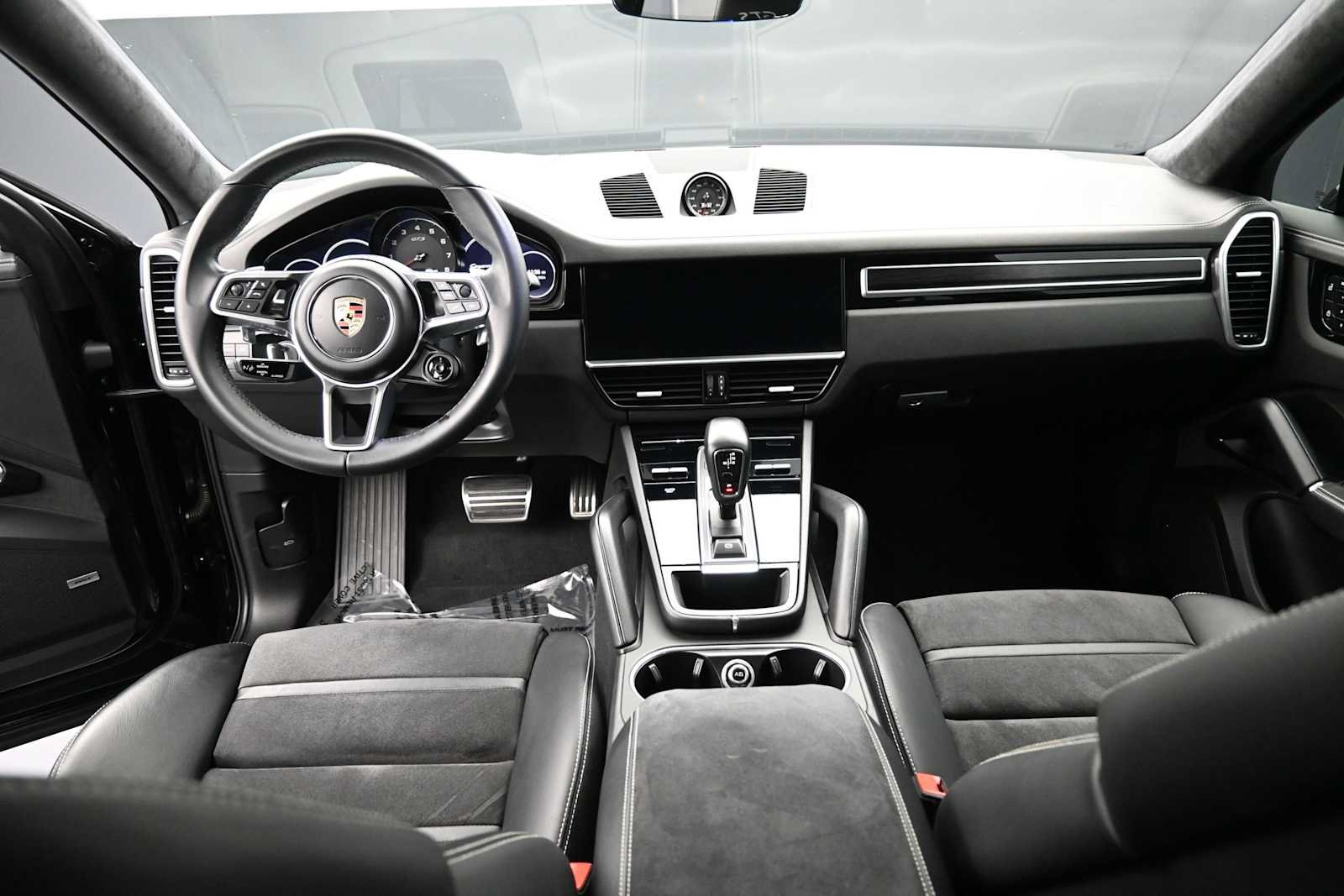 Certified 2023 Porsche Cayenne GTS AWD/4WD image 6