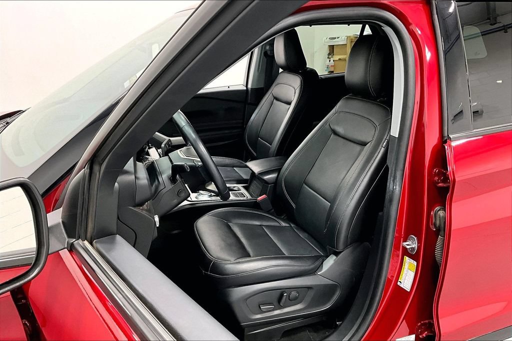 Used 2022 Ford Explorer Limited w/ Equipment Group 301A RWD image 31