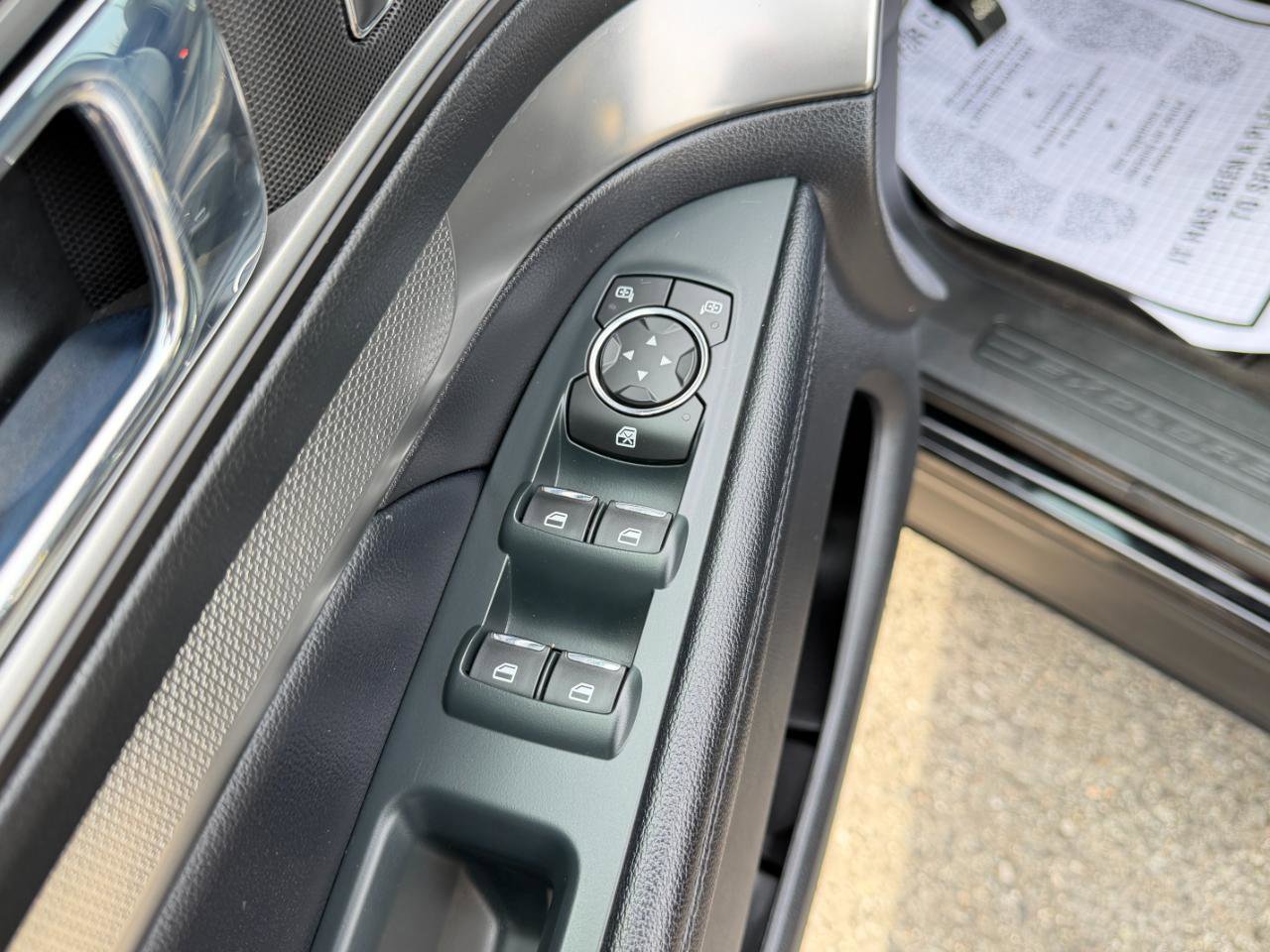 Used 2018 Ford Explorer XLT w/ Equipment Group 202A AWD/4WD image 17