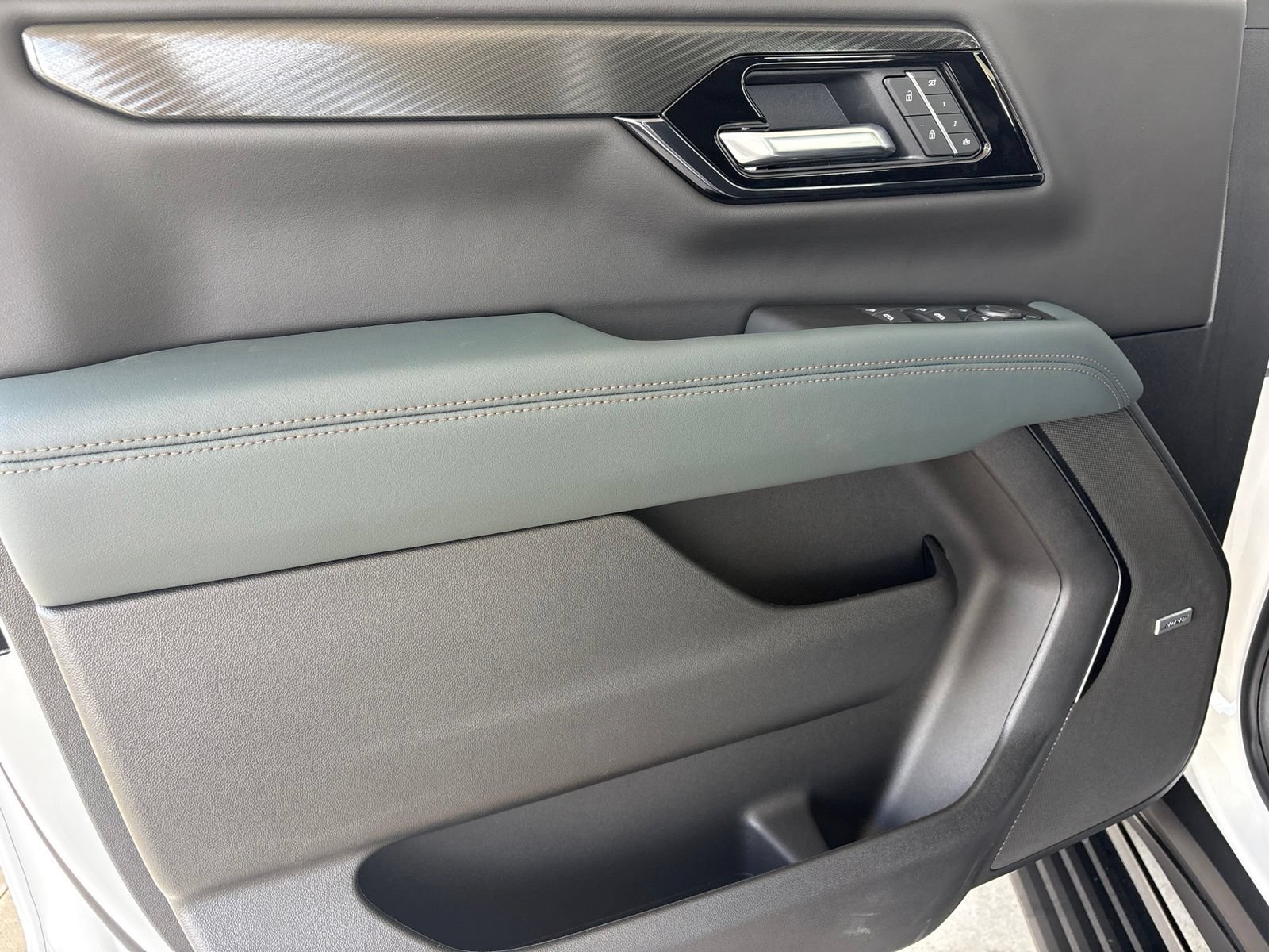 New 2026 GMC Yukon AT4 w/ AT4 Premium Package AWD/4WD image 12