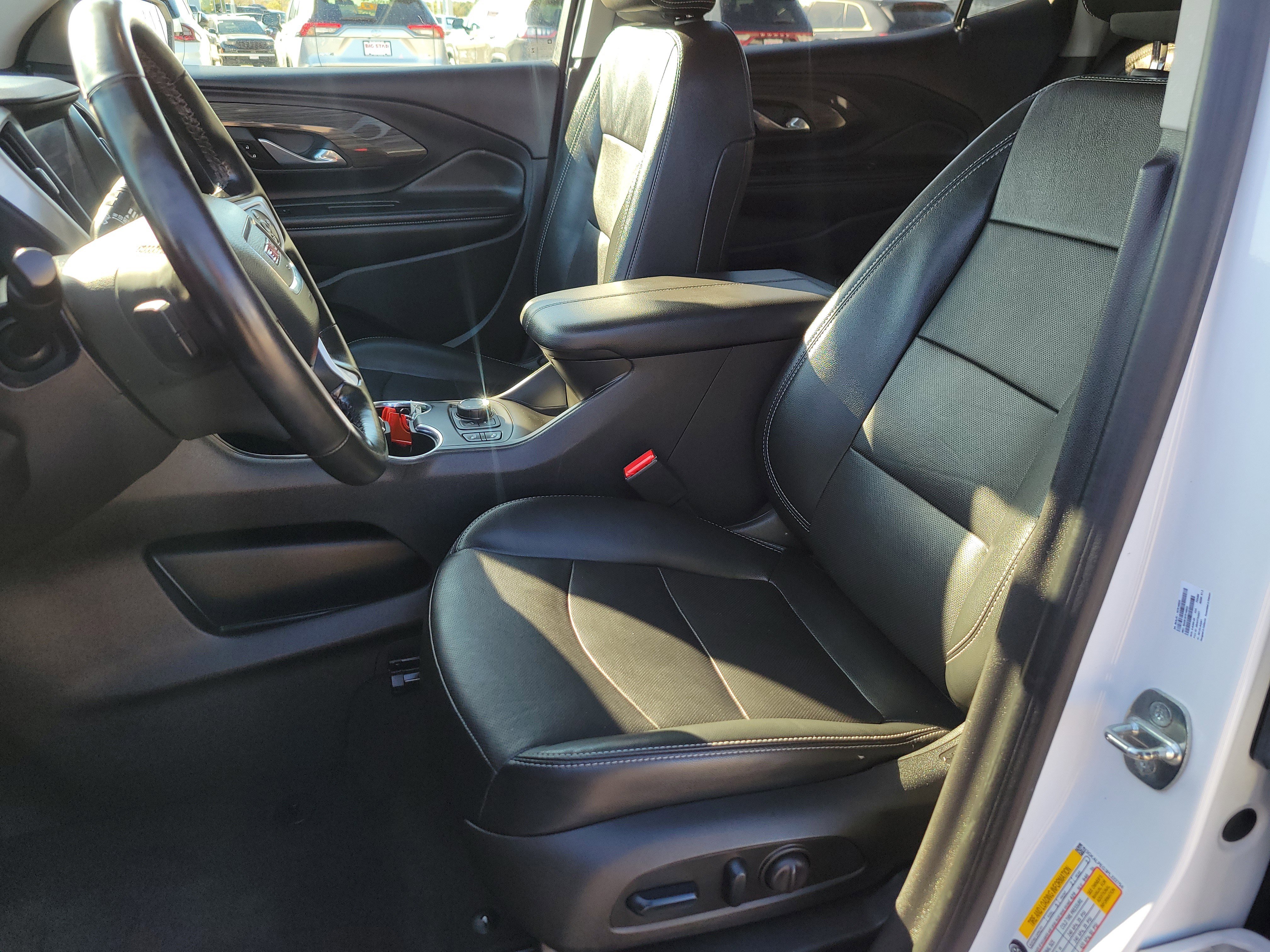 Used 2023 GMC Terrain SLT image 14