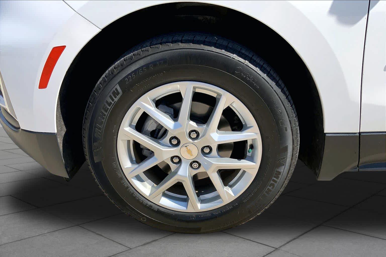 Used 2023 Chevrolet Equinox LT FWD image 11