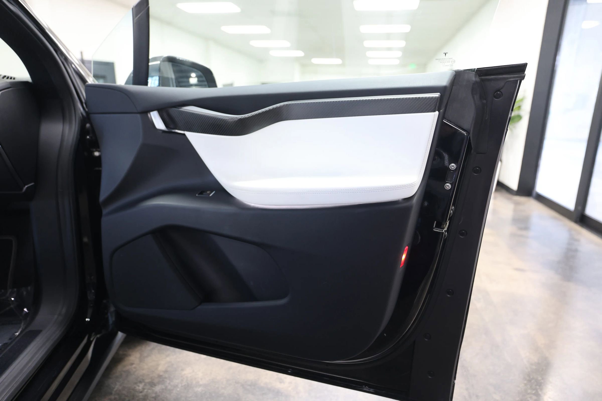 Used 2018 Tesla Model X P100D image 32