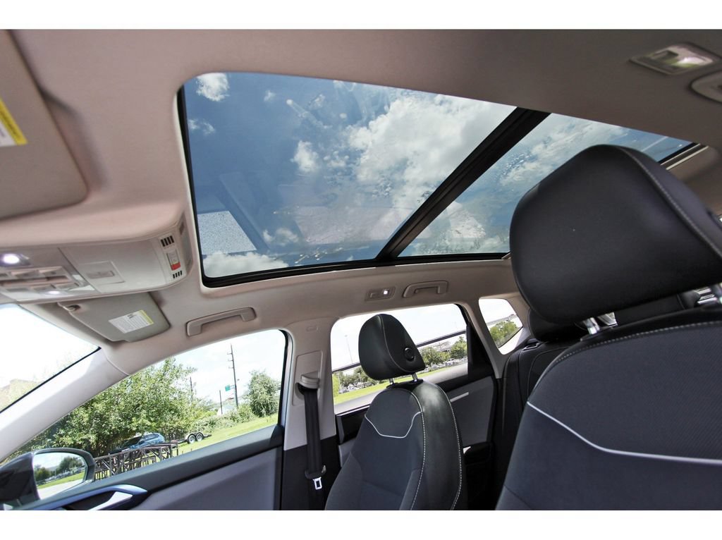 Used 2023 Volkswagen Taos SE w/ Panoramic Sunroof Package FWD image 34