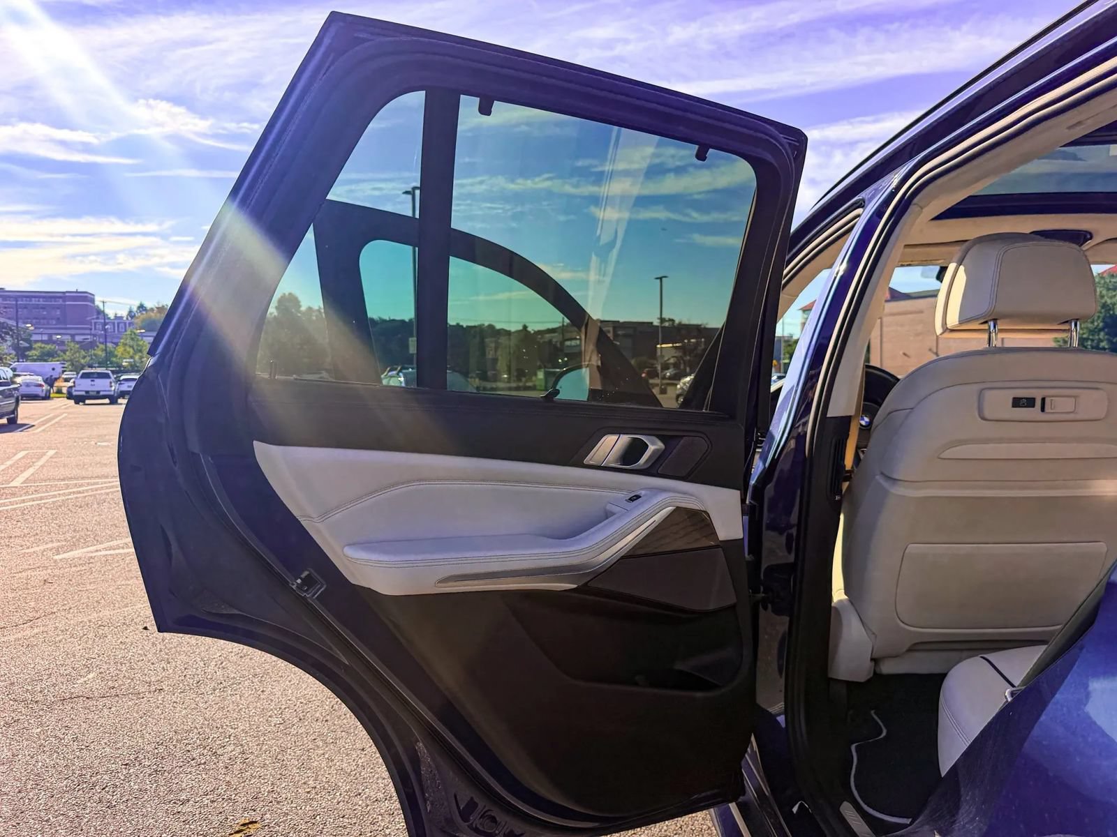 Used 2020 BMW X5 M50i w/ Executive Package AWD/4WD image 16