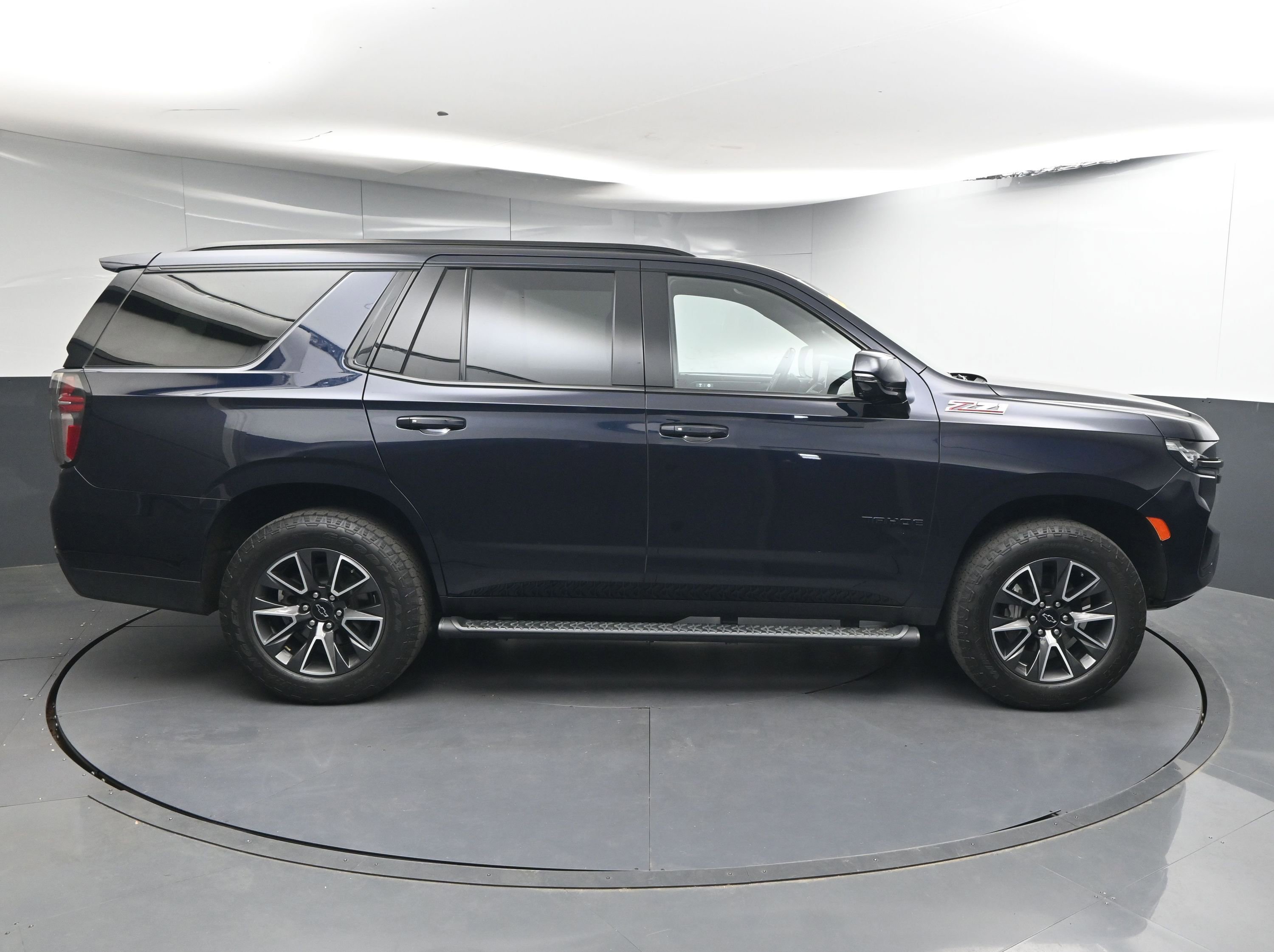 Used 2021 Chevrolet Tahoe Z71 w/ Luxury Package image 9