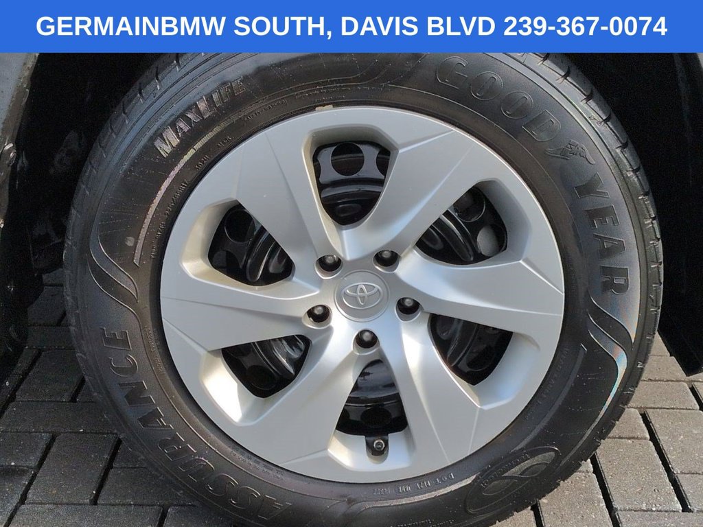 Used 2019 Toyota RAV4 LE AWD/4WD image 12