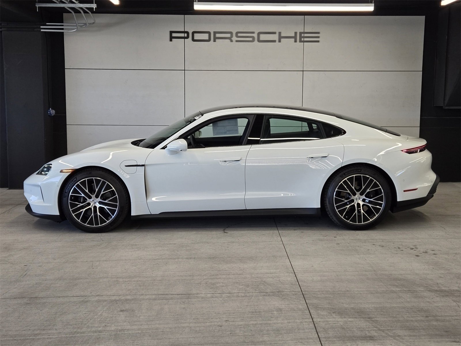 Used 2025 Porsche Taycan image 2