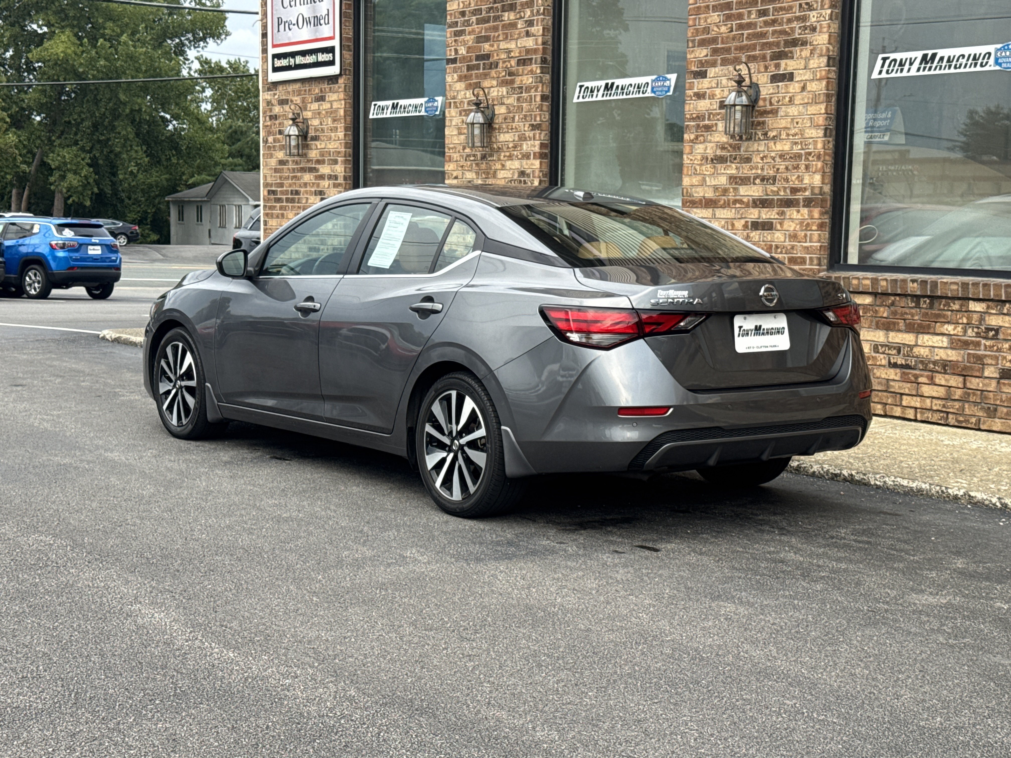 Used 2023 Nissan Sentra SV w/ SV Premium Package FWD image 3
