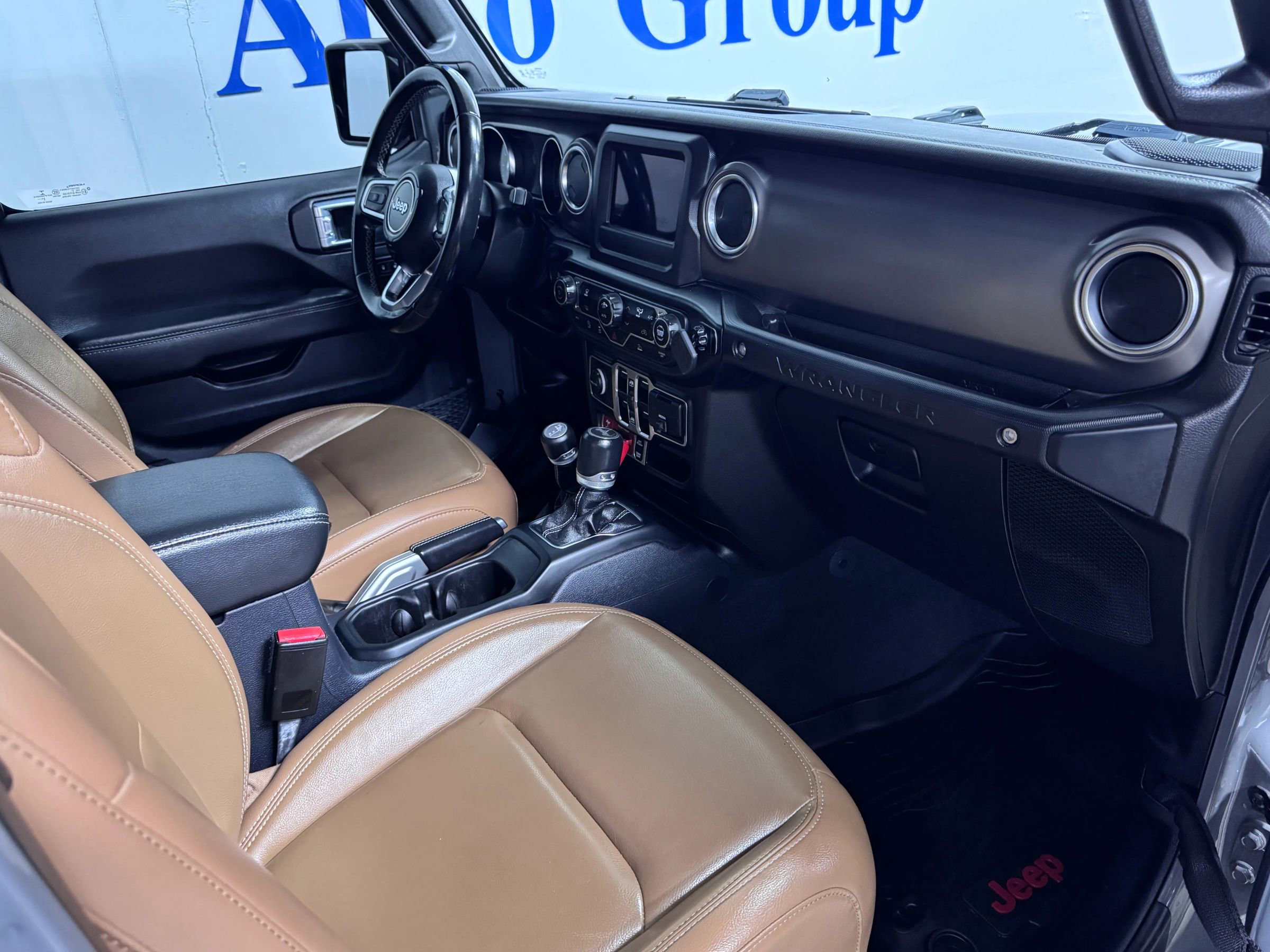 Used 2021 Jeep Wrangler Unlimited Rubicon AWD/4WD image 35