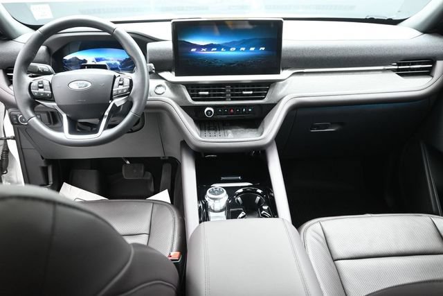 Certified 2025 Ford Explorer Platinum w/ Ultimate Package AWD/4WD image 23