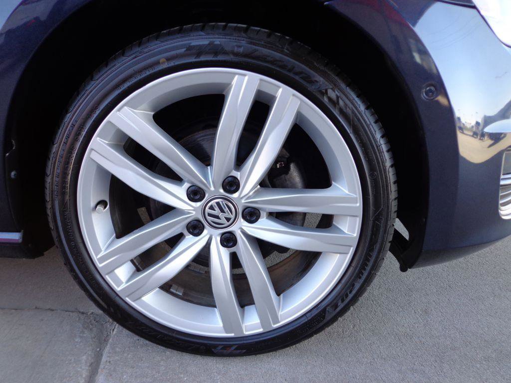 Used 2017 Volkswagen Golf 4-Door image 9