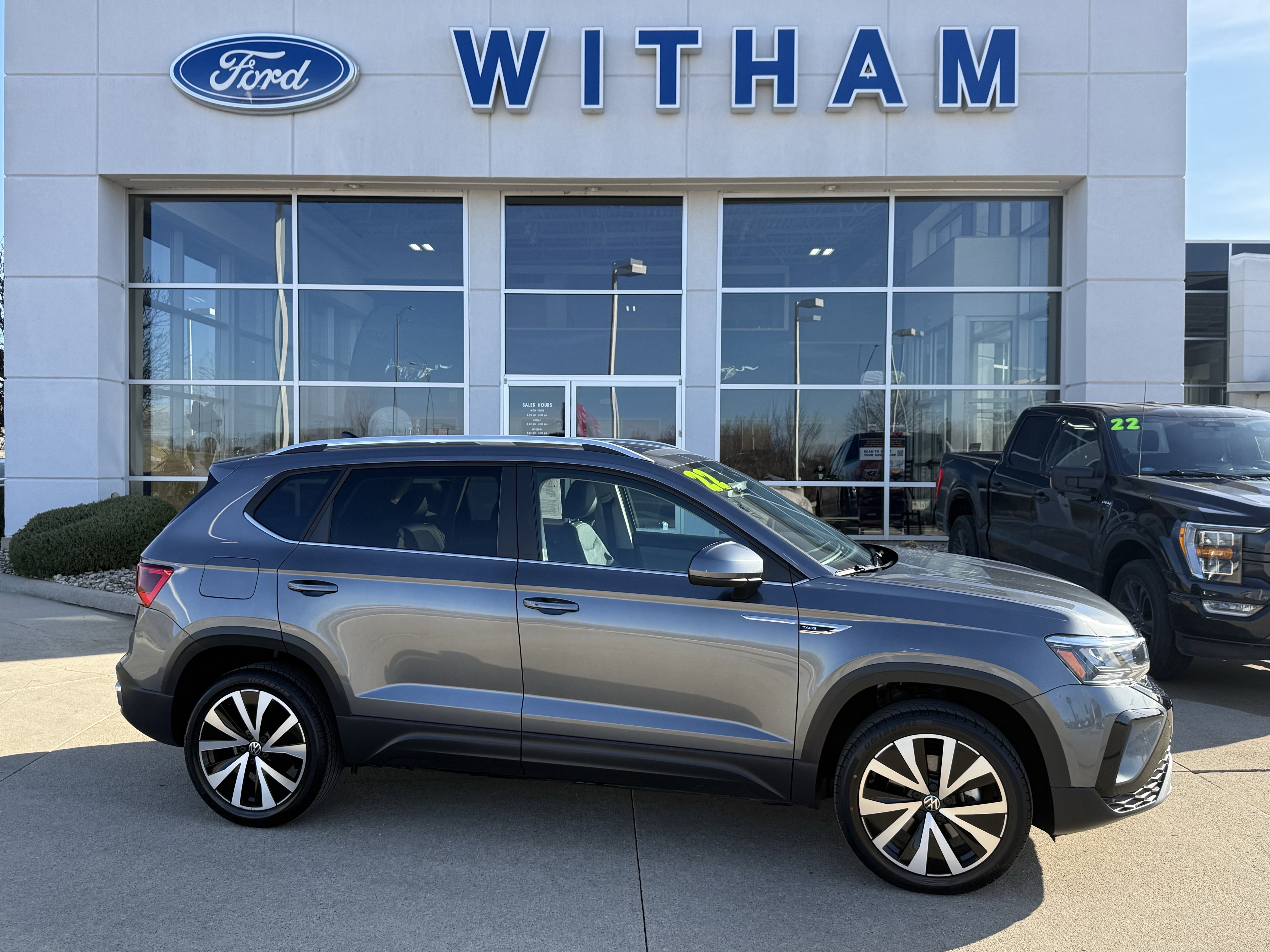 Used 2022 Volkswagen Taos SE image 3