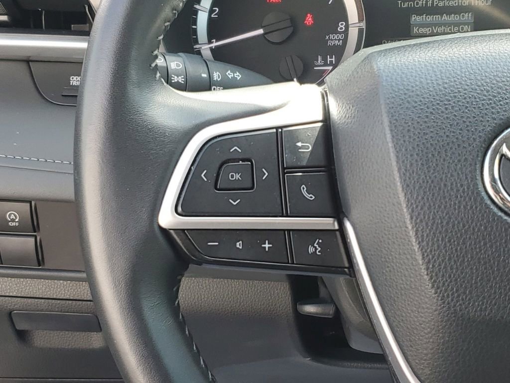 Used 2024 Toyota Highlander LE image 14