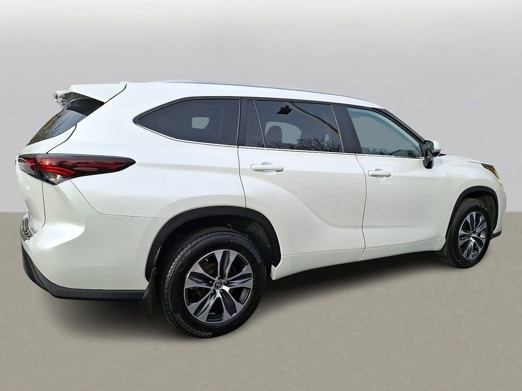 Used 2024 Toyota Highlander XLE image 4