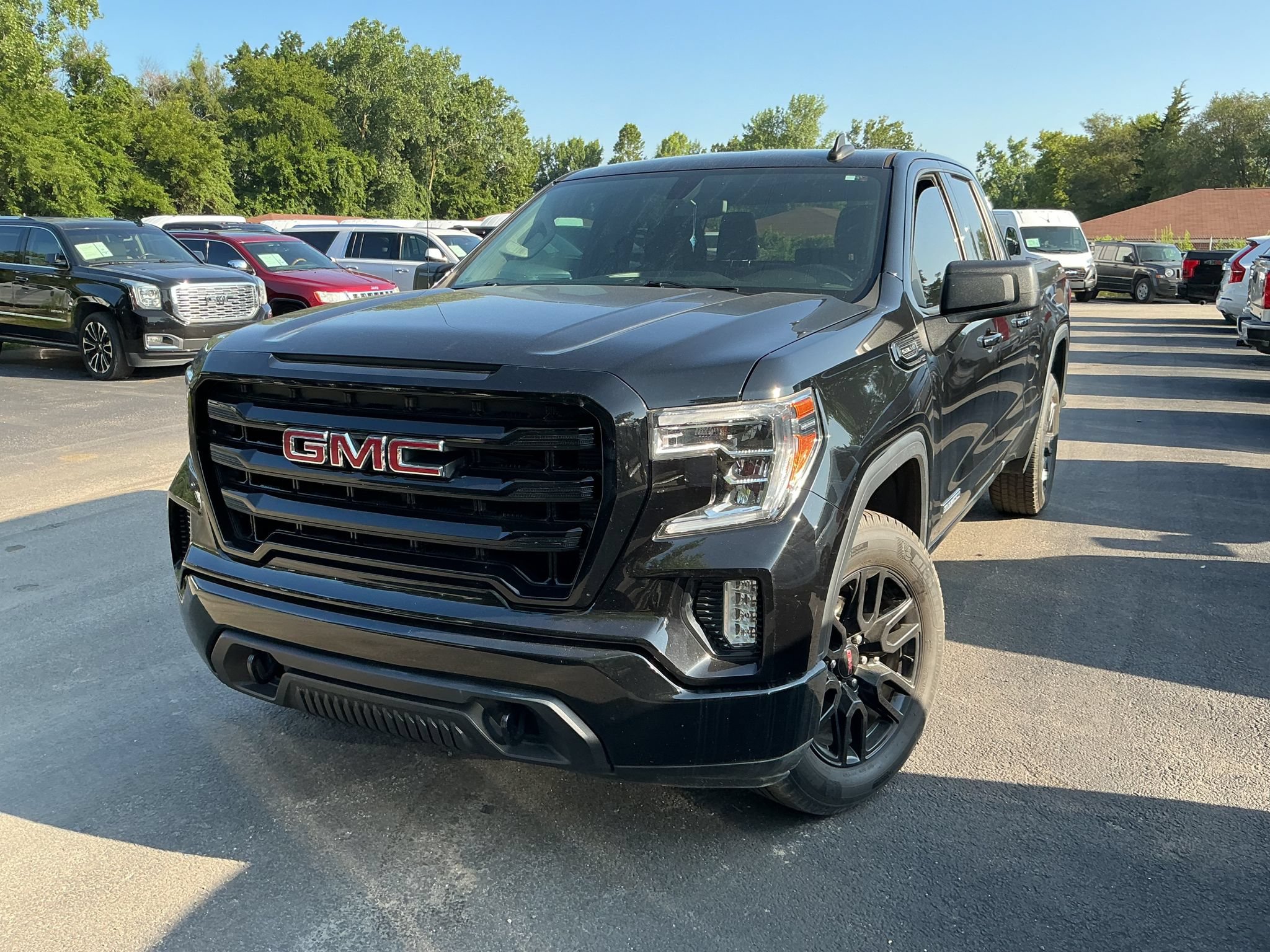 Used 2019 GMC Sierra 1500 Elevation w/ Elevation Value Package AWD/4WD image 2