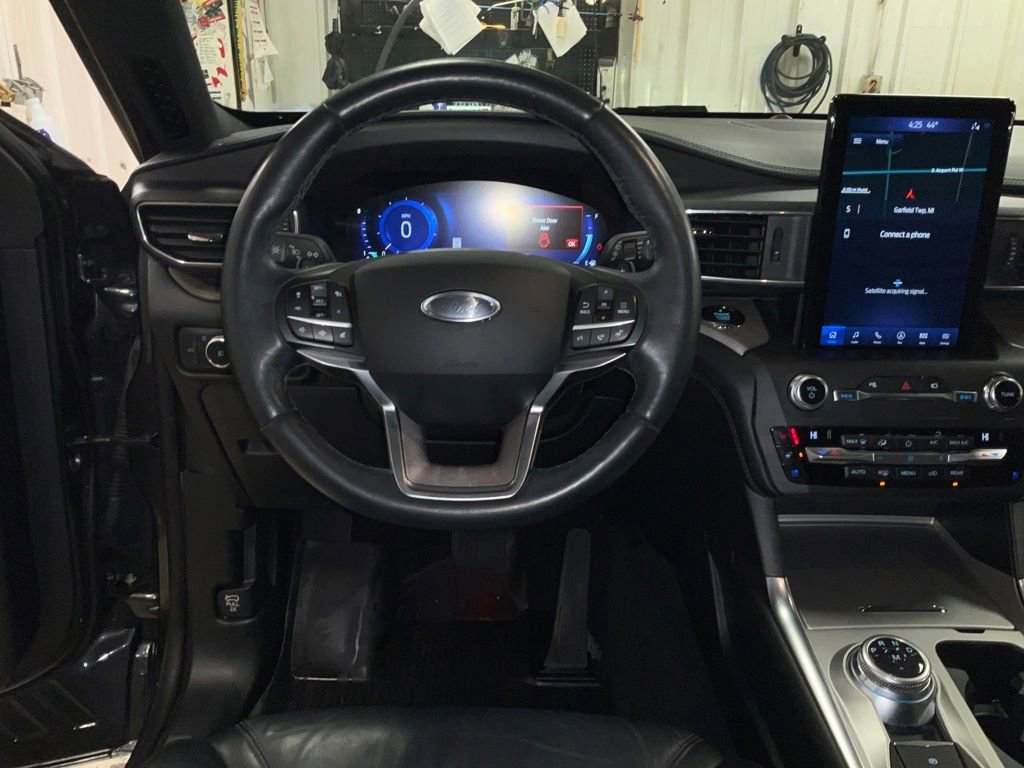 Used 2020 Ford Explorer Platinum w/ Premium Technology Package image 13
