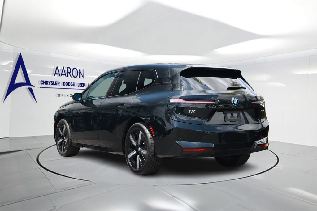Used 2024 BMW iX xDrive50 w/ Sport Package AWD/4WD image 2