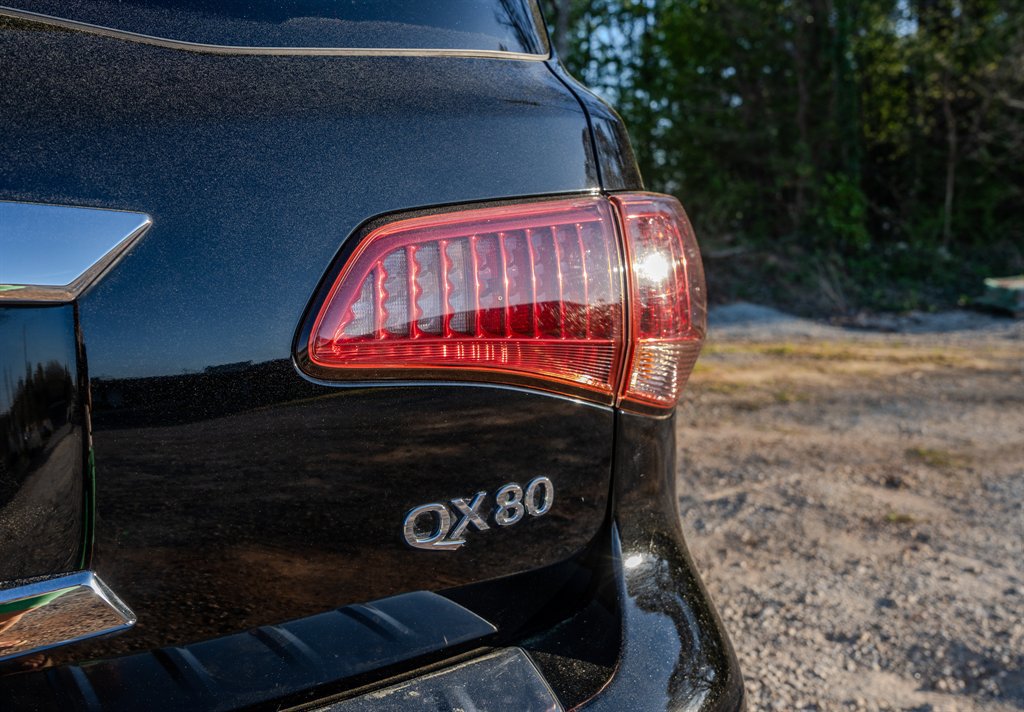 Used 2017 INFINITI QX80 2WD w/ Driver Assistance Package image 11