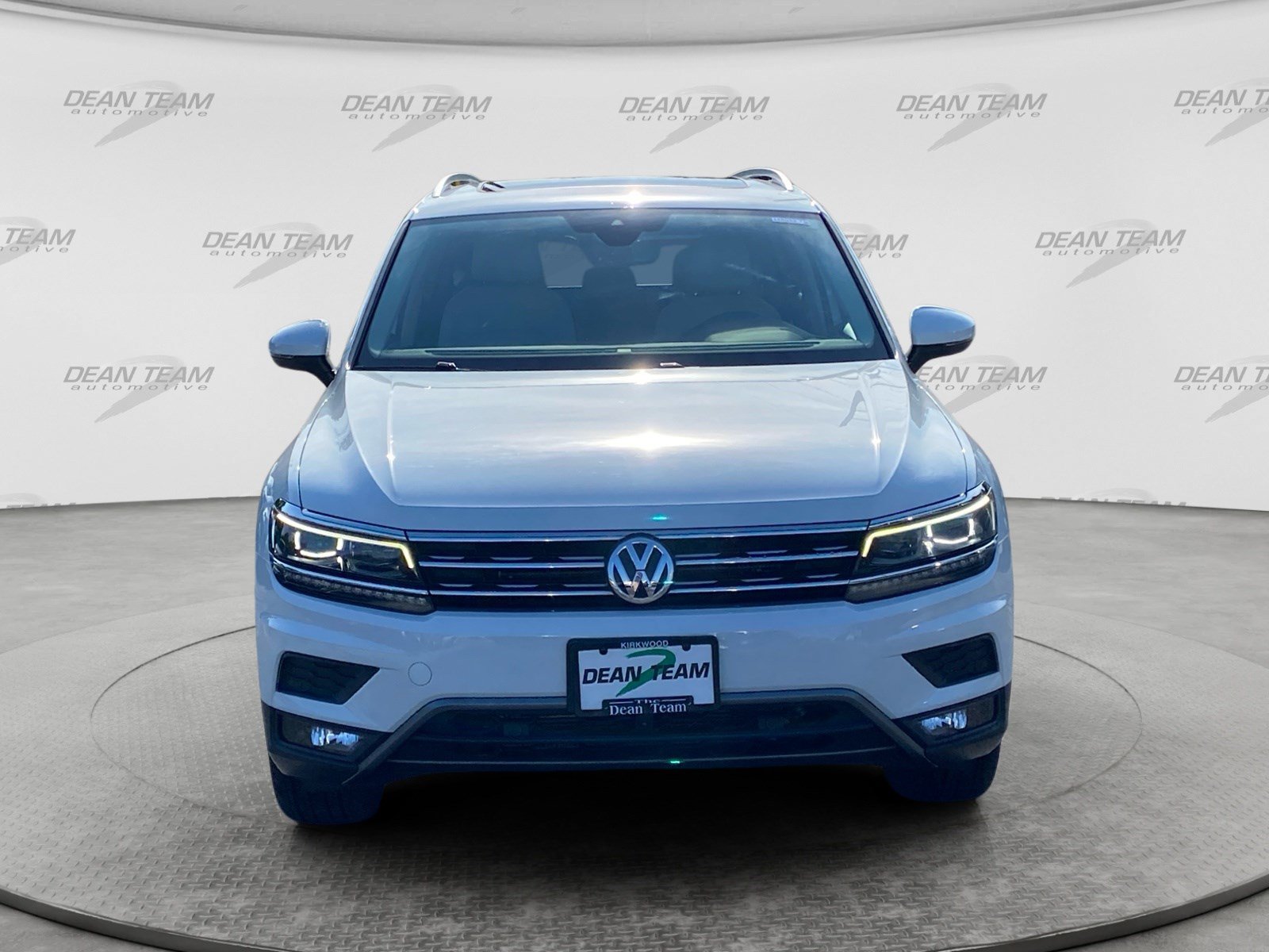 Used 2018 Volkswagen Tiguan SEL Premium AWD/4WD image 2