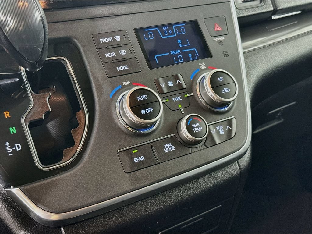 Certified 2017 Toyota Sienna SE Premium FWD image 18