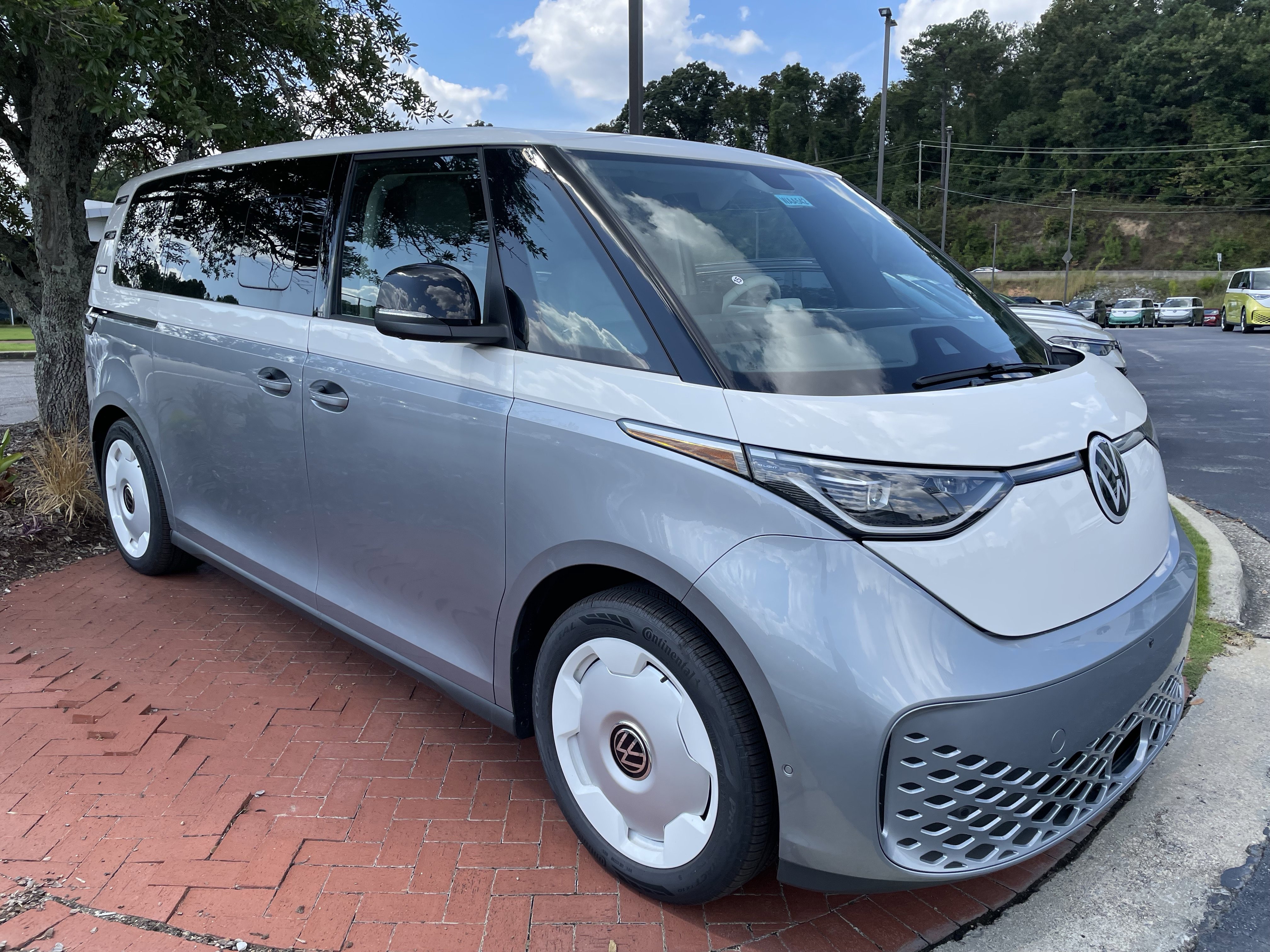 New 2025 Volkswagen ID. Buzz 1st Edition image 3