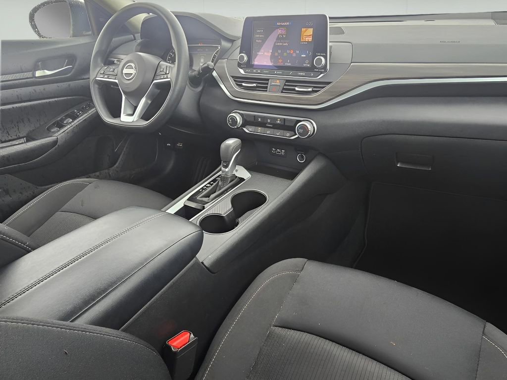 Used 2025 Nissan Altima 2.5 SV FWD image 16