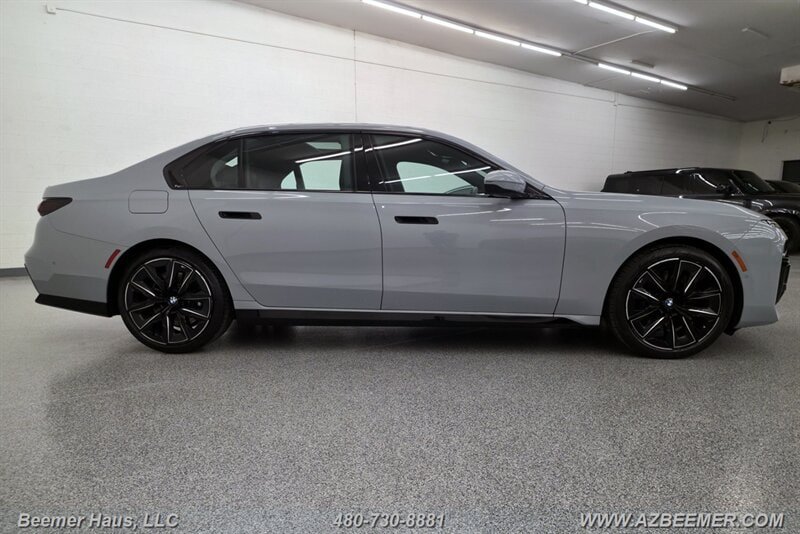 Used 2023 BMW 740i RWD image 11