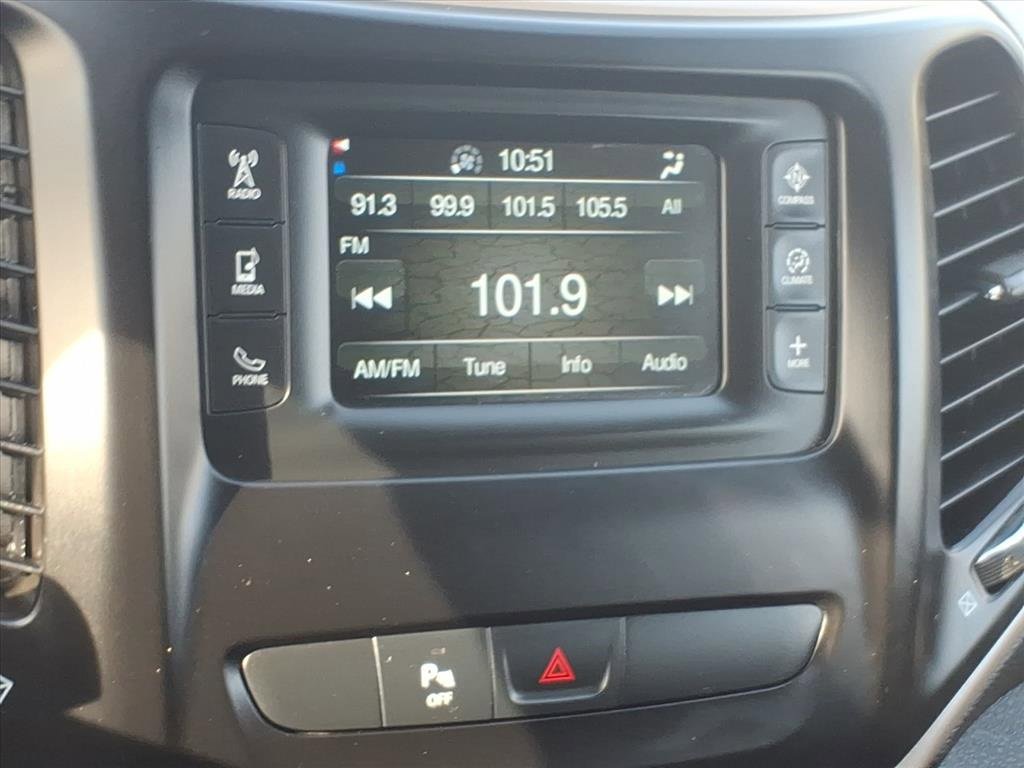 Used 2017 Jeep Cherokee Latitude w/ Safety/Convenience Group image 21