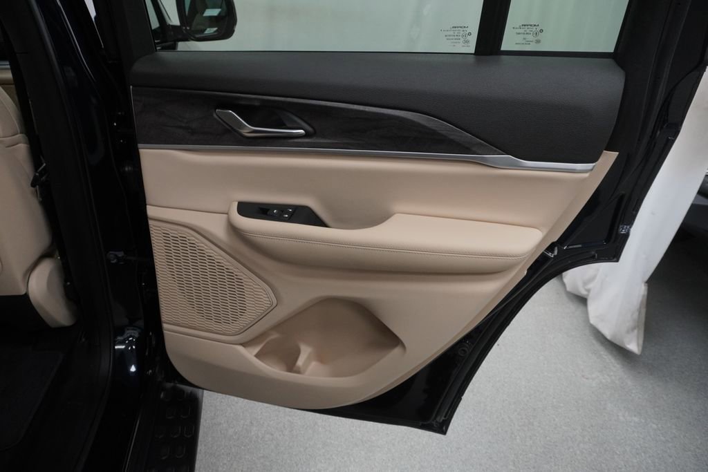 Certified 2024 Jeep Grand Cherokee Limited w/ Black Appearance Package image 45