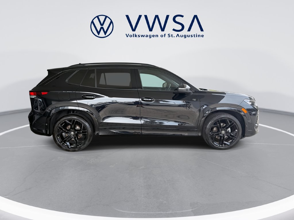 Certified 2025 Volkswagen Tiguan SE R-Line FWD image 8