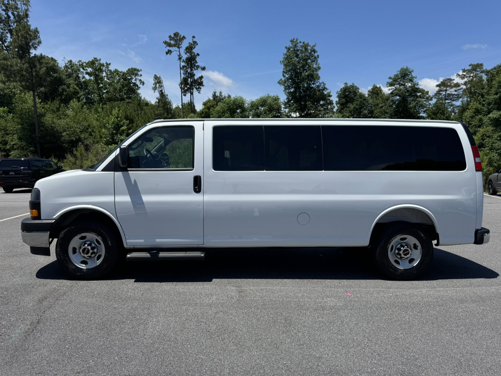 Used 2025 GMC Savana 3500 LT w/ LT Preferred Equipment Group RWD image 8