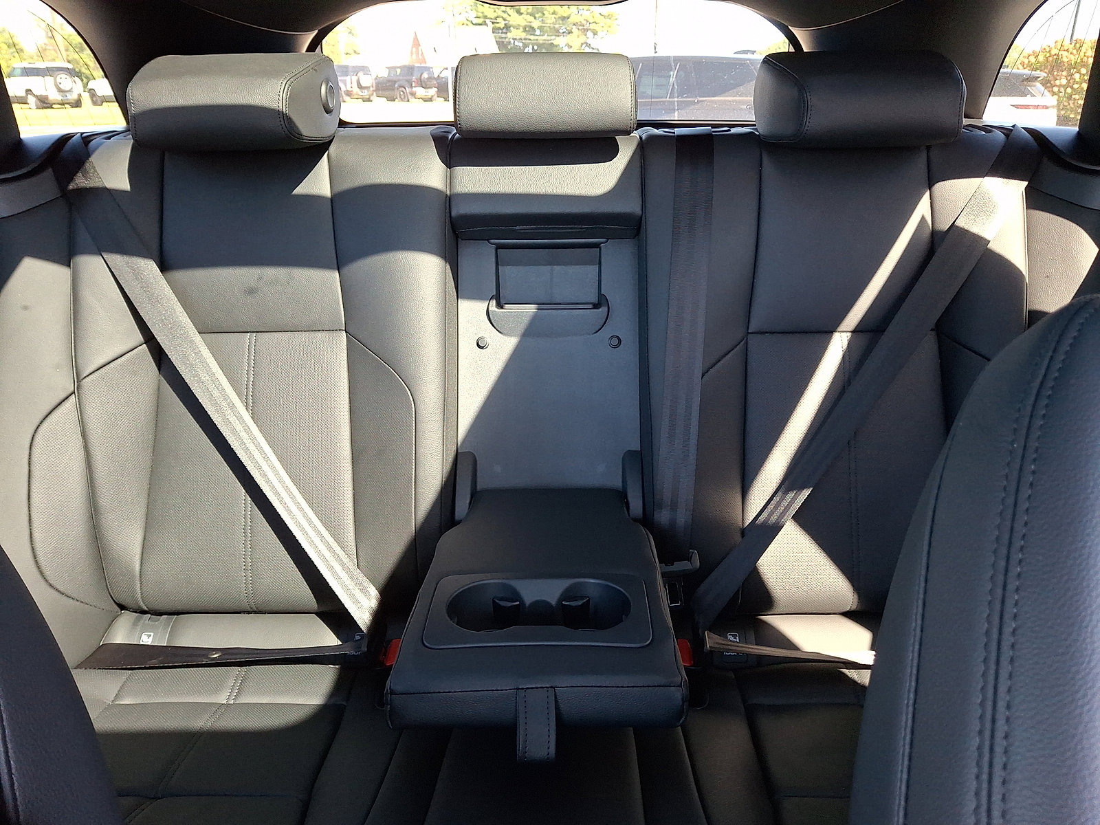 Certified 2025 Land Rover Range Rover Velar Dynamic SE image 16