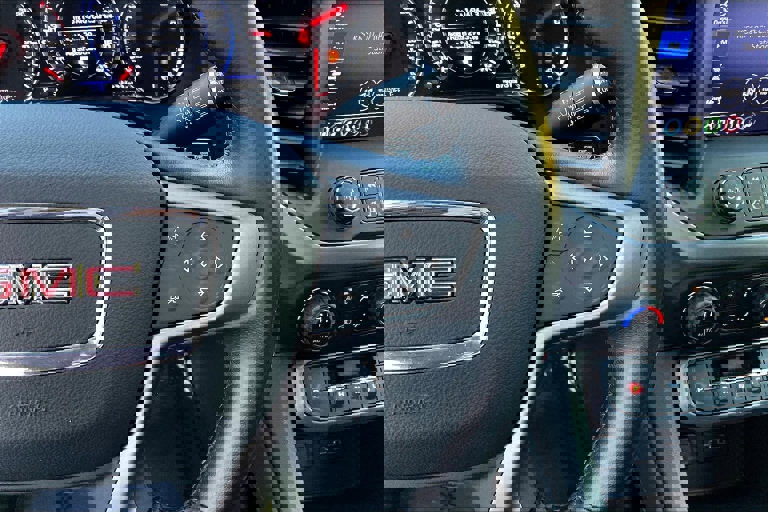 Used 2022 GMC Acadia AT4 w/ Technology Package image 12