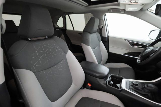 Used 2021 Toyota RAV4 XLE w/ Convenience Package image 20