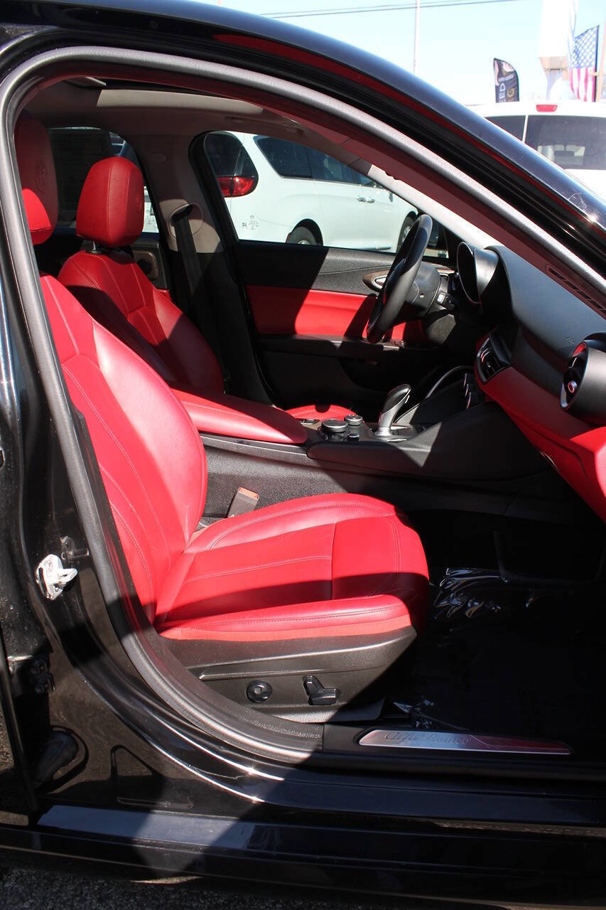 Used 2019 Alfa Romeo Giulia Ti w/ Nero Edizione image 25