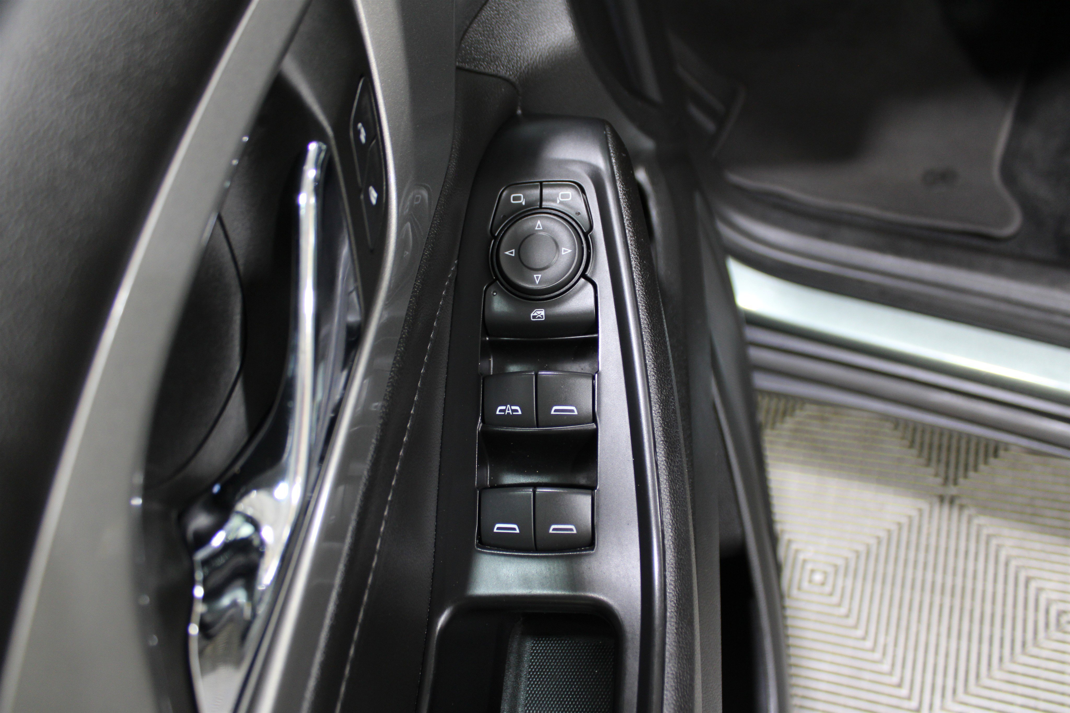 Used 2023 Chevrolet Traverse LT image 7